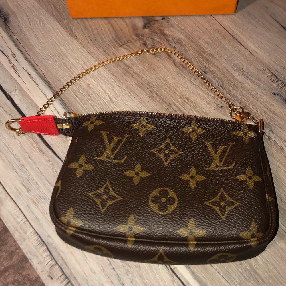 🦁❤️Louis Vuitton Mini Pochette Lion❤️🦁 - Picture 2 of 9